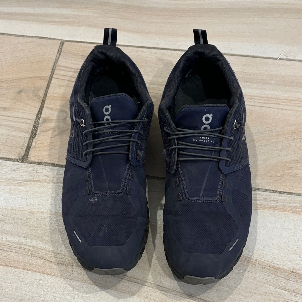 On clouds Running Men's Navy Athletic Shoes